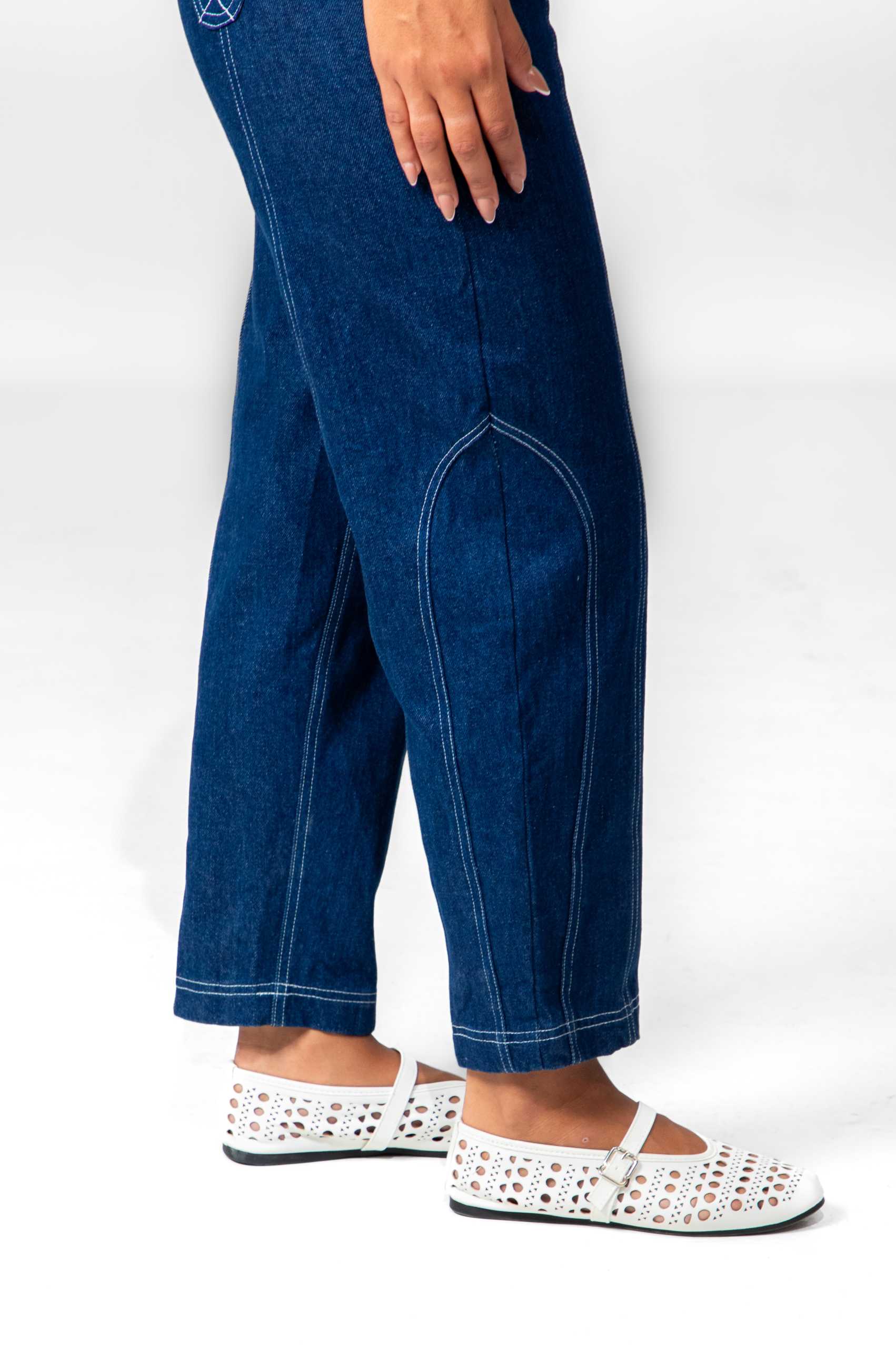Blue jeans worn by a person on a white background Clep